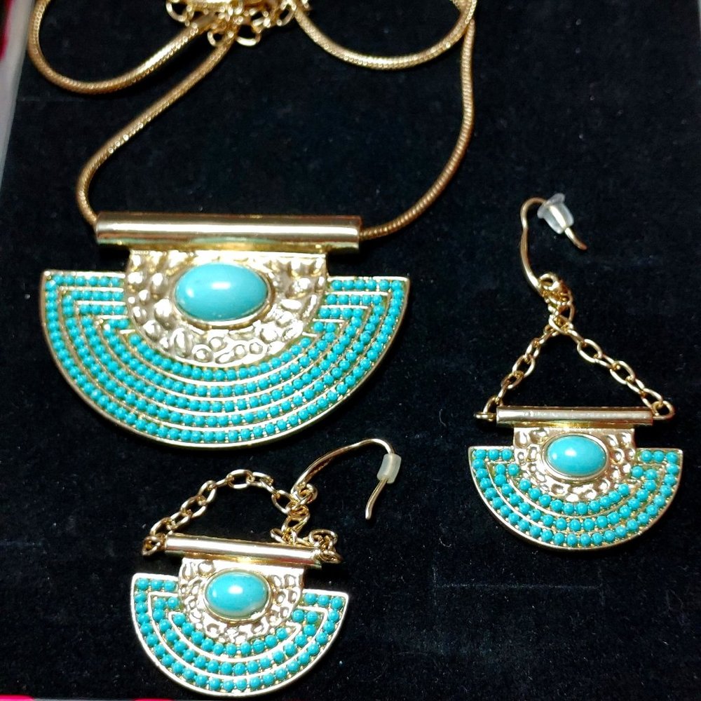 Vintage Turquoise Stone Beaded Plate Necklace and Earrings Gold Chain & Accents